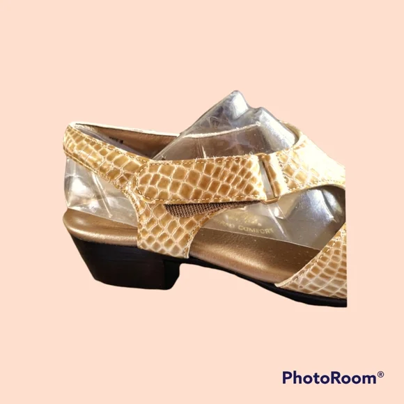 SAS Tan Sandals 10.5 N Open Toes Sling Back Velcro Strap - Picture 6 of 13